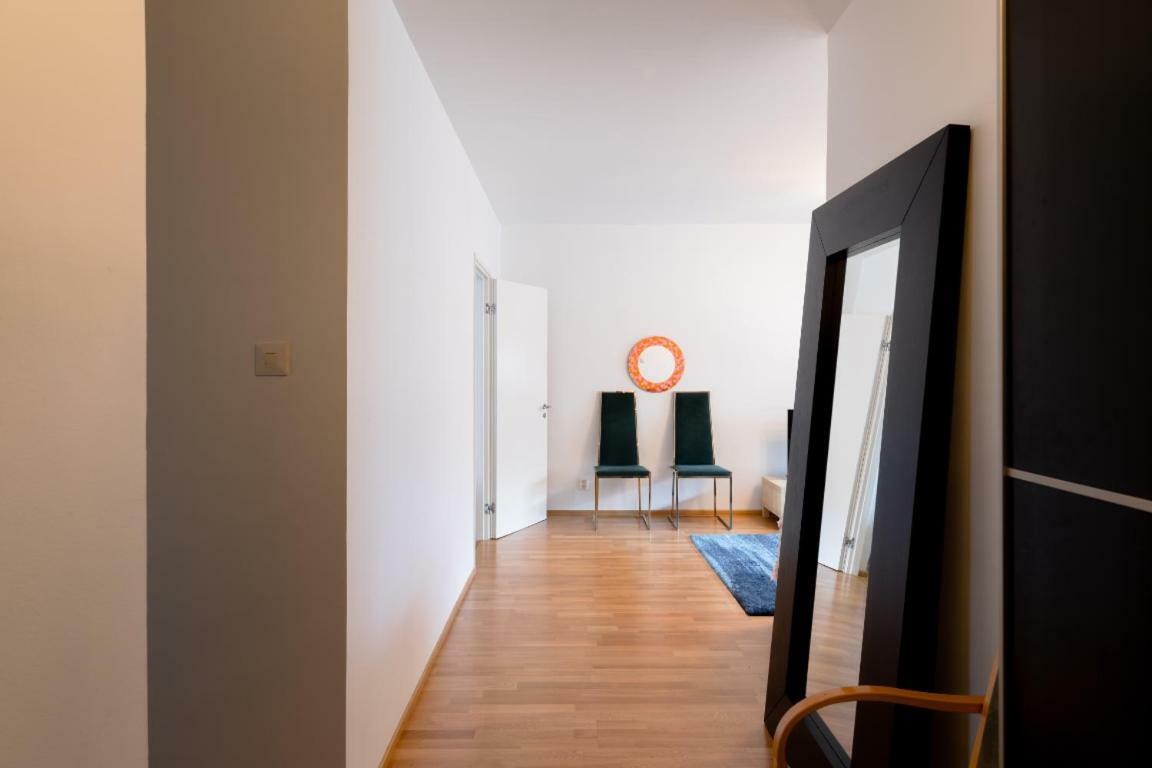 Stay Here Apartment Kamppi Helsinki Luaran gambar